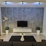 Apartament Exclusive Apartment *